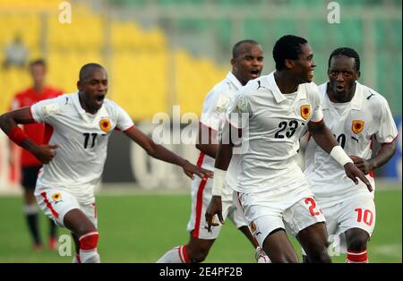 Mateus Alberto dell'Angola celebra il suo obiettivo con i compagni di squadra durante la Coppa Africana delle Nazioni, quarto finale di partita di calcio, Egitto vs Angola a Kumasi, Ghana il 4 febbraio 2008. L'Egitto ha vinto 2-1. Foto di Steeve McMay/Cameleon/ABACAPRESS.COM Foto Stock