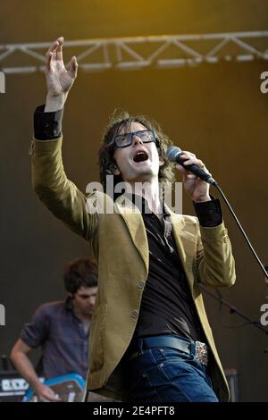 Il cantante britannico Jarvis Cocker si esibisce dal vivo sul palco durante la quinta edizione del festival musicale 'Rock en Seine', a Saint-Cloud vicino a Parigi, in Francia, il 25 agosto 2007. Foto di DS/ABACAPRESS.COM Foto Stock