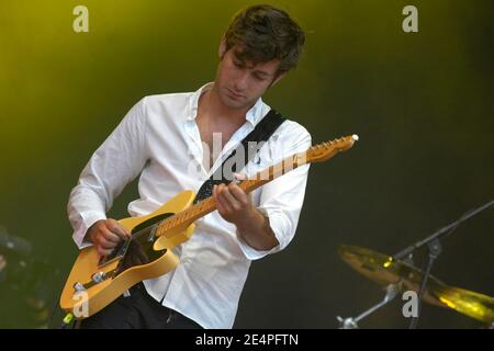 Il produttore britannico Mark Ronson si esibisce dal vivo sul palco durante la quinta edizione del festival musicale "Rock en Seine", a Saint-Cloud, vicino a Parigi, in Francia, il 26 agosto 2007. Foto di DS/ABACAPRESS.COM Foto Stock