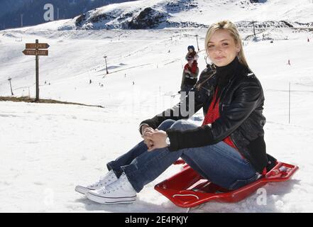 Poppar Priscilla si pone durante il 10° Festival Internazionale del Cinema televisivo di Luchon, tenutosi nei Pirenei francesi, in Francia, il 10 febbraio 2008. Foto di Patrick Bernard/ABACAPRESS.COM Foto Stock