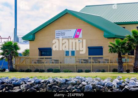 Una stazione della Guardia Costiera degli Stati Uniti è raffigurata, il 7 marzo 2016, a Dauphin Island, Alabama. Foto Stock