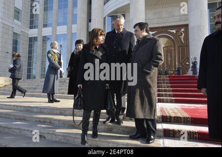 Anne Lauvergeon (CEO di Areva), Denis Ranque (CEO di Thales), Francois Fillon e il suo omologo in Kazakistan Karim Masimov durante una visita ufficiale del primo ministro francese in Kazakistan, ad Astana, l'8 febbraio 2008. Foto di Elodie Gregoire/ABACAPRESS.COM Foto Stock