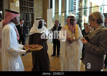 ESCLUSIVA - il Ministro degli interni francese Michele Alliot-Marie arriva al Museo Nazionale Saudita a Riyadh, Arabia Saudita il 25 febbraio 2008, in quanto è in visita di 2 giorni nel regno dell'Arabia Saudita. Foto di Ammar Abd Rabbo/ABACAPRESS.COM Foto Stock