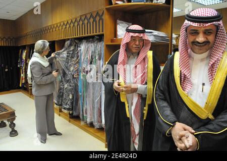 ESCLUSIVA - il Ministro degli interni francese Michele Alliot-Marie ha visitato il 2008 febbraio 25 il negozio di souvenir del Museo Nazionale Saudita di Riyadh, Arabia Saudita, in occasione di una visita di 2 giorni nel regno dell'Arabia Saudita. Foto di Ammar Abd Rabbo/ABACAPRESS.COM Foto Stock