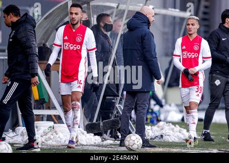 SITTARD, PAESI BASSI - GENNAIO 24: Noussir Mazraoui di Ajax, Coach capo Erik Ten Hag di Ajax, Antony dos Santos di Ajax durante l'olandese Eredivisie ma Foto Stock