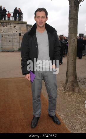 Marc Olivier Fogiel, l'ancora TV e radio, partecipa alla presentazione della collezione Sonia Rykiel Ready-to-Wear Autunno-Inverno 2008/2009 tenutasi al Jardin des Tuileries di Parigi, Francia, il 29 febbraio 2008. Foto di Nicolas Khayat/ABACAPRESS.COM Foto Stock