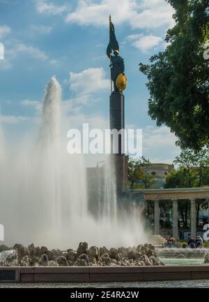 Heldendenkmal der Roten Armee o Monumento degli Eroi dell'Armata Rossa, Monumento ai Caduti sovietici, Schwarzenbergplatz, Vienna, Austria Foto Stock