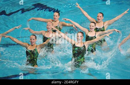 Il team della Repubblica Ceca gareggerà su una squadra di routine tecnica di nuoto sincronizzato durante il 29° campionato europeo di nuoto, a Eindhoven, Paesi Bassi, il 15 marzo 2008. Foto di Nicolas Gouhier/Cameleon/ABACAPRESS.COM Foto Stock