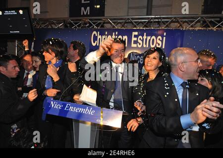 Christian Estrosi eletto con i membri della sua lista Denise Fabre nella sua sede dopo i risultati delle elezioni mayorali del secondo turno a Nizza (Francia) il 16 marzo 2008. Foto di Capbern/ABACAPRESS.COM Foto Stock