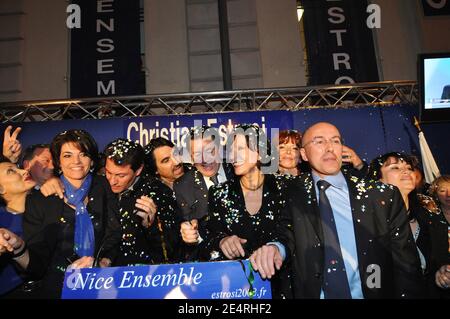 Christian Estrosi eletto con i membri della sua lista Denise Fabre nella sua sede dopo i risultati delle elezioni mayorali del secondo turno a Nizza (Francia) il 16 marzo 2008. Foto di Capbern/ABACAPRESS.COM Foto Stock