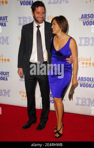 L'attrice Mariska Hargitay (R) e il marito Peter Hermann partecipano al diciannovesimo premio annuale GLAAD Media al Marriott Marquis di New York City, NY, USA il 17 marzo 2008. Foto di Gregorio Binuya/ABACAPRESS.COM Foto Stock