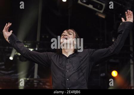 La cantante francese Cali si esibisce dal vivo durante la 15a edizione del festival musicale 'Vieilles Charrues', a Carhaix, in Francia, il 22 luglio 2006. Foto di DS/ABACAPRESS.COM Foto Stock