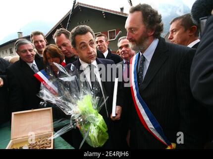 Il presidente Nicolas Sarkozy visita le Petit-Bornand, in Francia, il 18 marzo 2008. Foto di Mousse/ABACAPRESS.COM Foto Stock