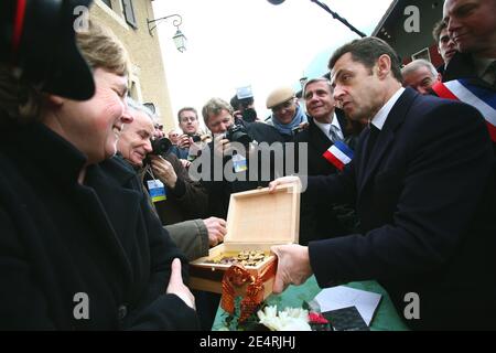 Il presidente Nicolas Sarkozy visita le Petit-Bornand, in Francia, il 18 marzo 2008. Foto di Mousse/ABACAPRESS.COM Foto Stock