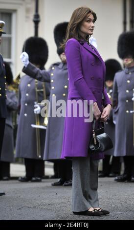 Carla Bruni-Sarkozy assiste alla deposizione di una corona alla statua di Charles De Gaulle, a Londra, Inghilterra, il 27 marzo 2008. Foto di Christophe Guibbaud/ABACAPRESS.COM Foto Stock