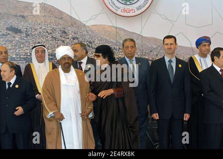 L'algerino Abdelaziz Bouteflika, Omar Hassan Bashir del Sudan, Muammar Gheddafi libico, Segretario Generale della Lega araba AMR Moussa, presidente siriano Bashar al Assad, visto durante la foto di gruppo dei leader arabi prima della sessione inaugurale del 20° vertice dei leader della Lega araba a Damasco, Siria, il 29 marzo 2008. Foto di Ammar Abd Rabbo/ABACAPRESS.COM Foto Stock