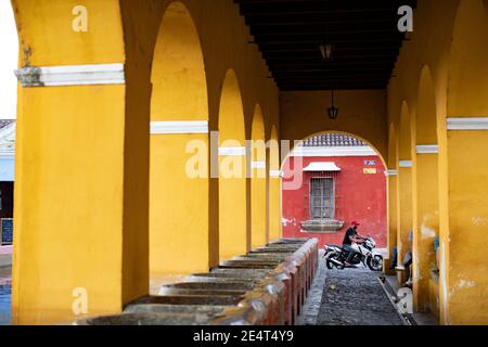 Architettura storica spagnola ad Antigua, Guatemala, America Centrale Foto Stock