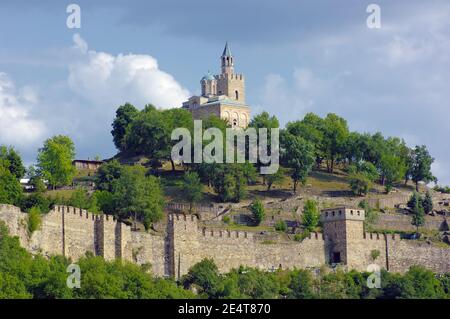Tsarevets Hill e la Chiesa Patriarcale di Veliko Tarnovo, Bulgaria Foto Stock