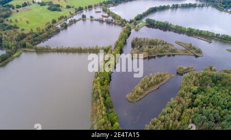 Vista aerea dei droni degli stagni di Milicz in Polonia Foto Stock