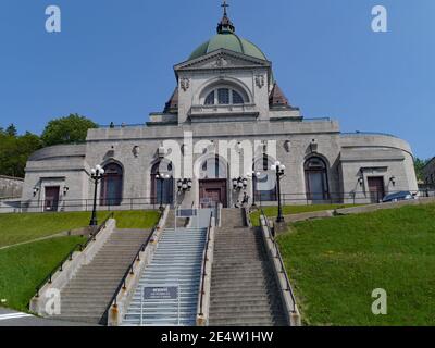 Basilica Oratoria di San Giuseppe, Montreal, scalini dove i pellegrini salgono in ginocchio Foto Stock