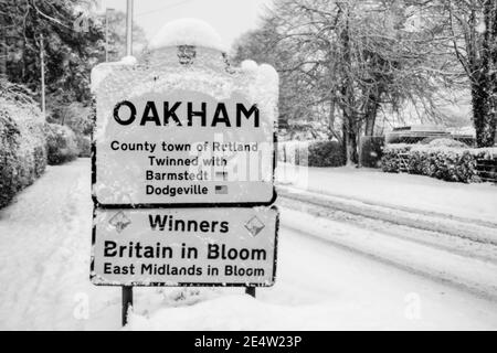 OAKHAM/RUTLAND, INGHILTERRA - 24 GENNAIO 2021: Cartello DELLA città DI OAKHAM Foto Stock