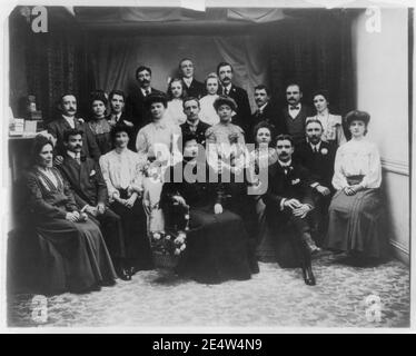 Membri del Monaghan uomini danza irlandese di classe e i loro partner Foto Stock