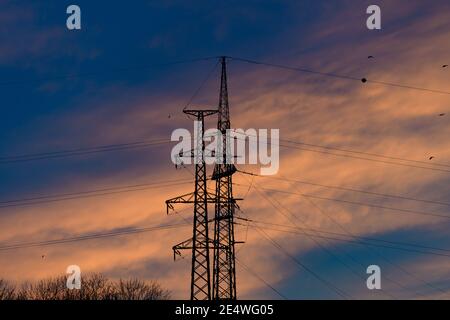 cavo ad alta tensione attraverso il fiume enns Foto Stock