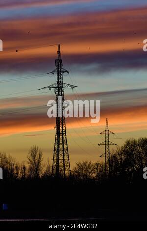 cavo ad alta tensione attraverso il fiume enns Foto Stock