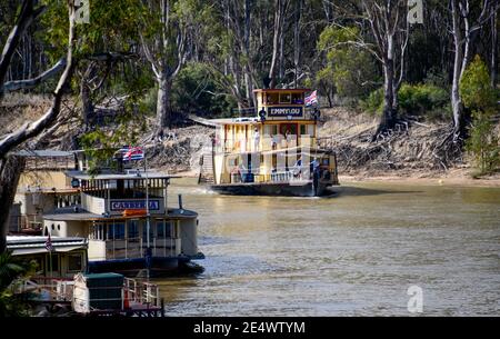 Pagaia a vapore in un giorno di sole sul fiume Murray, Echuca, Victoria Australia Foto Stock