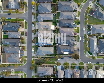 Urban Sprawl Aerial View Suburbia Urban Living and Houses pomeriggio Foto Stock