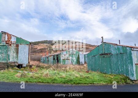 Edifici abbandonati a Fort Dunree, Penisola di Inishowen - Contea di Donegal, Irlanda. Foto Stock