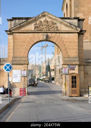 Valletta, Malta - 28 novembre 2011: Porta Grand Harbour Marina all'inizio della passeggiata Vittoriosa a Malta Foto Stock