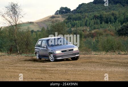 Test Vauxhall Nova GSI al Millbrook Proving Ground in REGNO UNITO 1992 Foto Stock