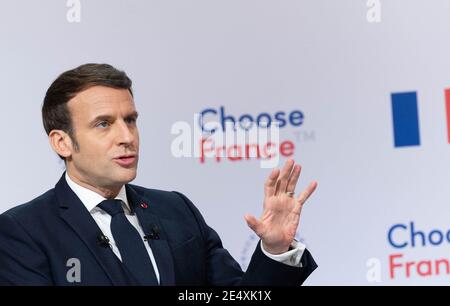 Parigi, Francia. 25 gennaio 2021. Il presidente francese Emmanuel Macron ha tenuto un discorso alla sessione di apertura della videoconferenza Choose France del Palazzo Elysee a Parigi, in Francia, il 25 gennaio 2021. La videoconferenza riunisce un centinaio di leader di grandi gruppi stranieri che dovevano partecipare al vertice Choose France, che è stato rimandato per motivi di salute. Foto di Jacques Witt/Pool/ABACAPRESS.COM Credit: Abaca Press/Alamy Live News Foto Stock