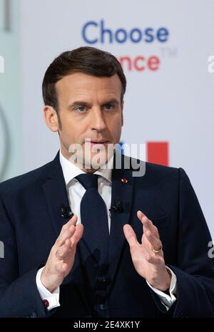 Parigi, Francia. 25 gennaio 2021. Il presidente francese Emmanuel Macron ha tenuto un discorso alla sessione di apertura della videoconferenza Choose France del Palazzo Elysee a Parigi, in Francia, il 25 gennaio 2021. La videoconferenza riunisce un centinaio di leader di grandi gruppi stranieri che dovevano partecipare al vertice Choose France, che è stato rimandato per motivi di salute. Foto di Jacques Witt/Pool/ABACAPRESS.COM Credit: Abaca Press/Alamy Live News Foto Stock