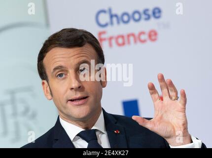 Parigi, Francia. 25 gennaio 2021. Il presidente francese Emmanuel Macron ha tenuto un discorso alla sessione di apertura della videoconferenza Choose France del Palazzo Elysee a Parigi, in Francia, il 25 gennaio 2021. La videoconferenza riunisce un centinaio di leader di grandi gruppi stranieri che dovevano partecipare al vertice Choose France, che è stato rimandato per motivi di salute. Foto di Jacques Witt/Pool/ABACAPRESS.COM Credit: Abaca Press/Alamy Live News Foto Stock