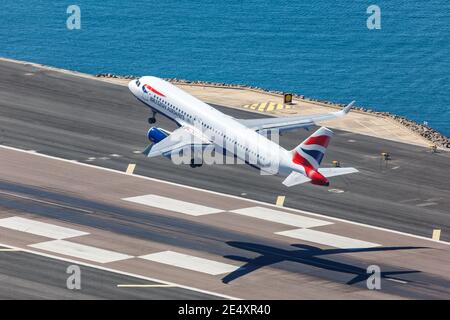 Gibilterra - 30 luglio 2018: British Airways Airbus A320 aereo all'aeroporto di Gibilterra (GIB). Airbus è un costruttore europeo di aeromobili con sede a Tolone Foto Stock