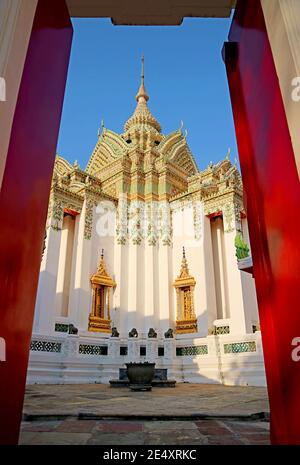 Splendida Sala delle Scritture chiamata Phra Mondop a Wat Pho o Tempio del Buddha sdraiato, Bangkok, Thailandia Foto Stock