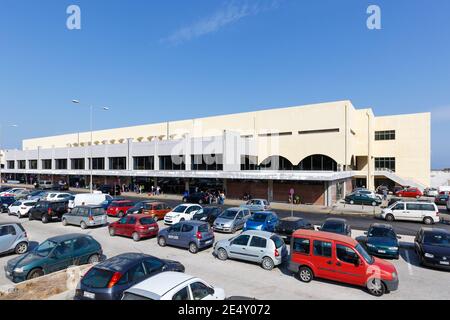 Rodi, Grecia – 13 settembre 2018: Terminal all'aeroporto di Rodi (RHO) in Grecia. Foto Stock