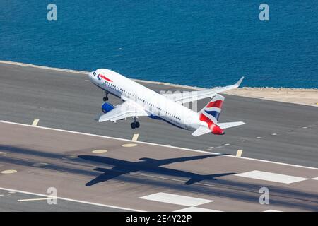 Gibilterra – 30 luglio 2018: British Airways Airbus A320 aereo all'aeroporto di Gibilterra (GIB). Foto Stock