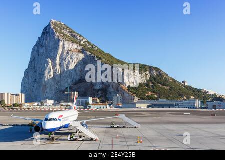 Gibilterra – 30 luglio 2018: British Airways Airbus A320 aereo all'aeroporto di Gibilterra (GIB). Foto Stock