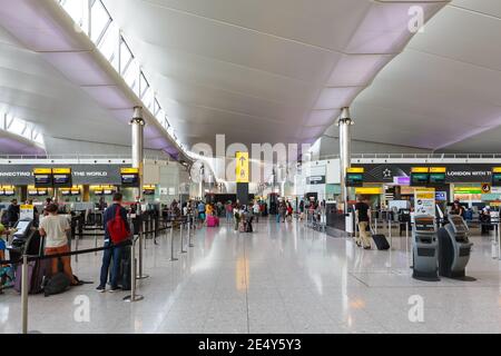 Londra, Regno Unito - 1 agosto 2018: Terminal 2 dell'aeroporto di Londra Heathrow (LHR) nel Regno Unito. Foto Stock