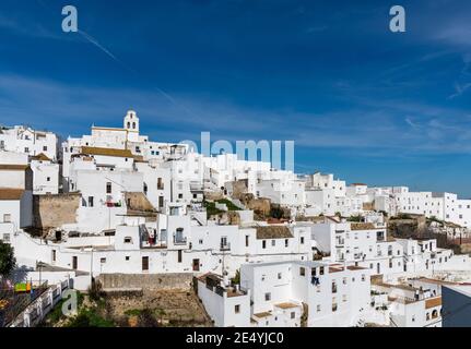 Vejer de la Frontera, Spagna - 17 gennaio 2021: Lo storico villaggio andaluso imbiancato di Vejer de la Frontera Foto Stock