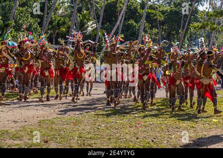 Cricket-gioco Trobriand Islands stile a Kwebwaga, Papua Nuova Guinea Foto Stock