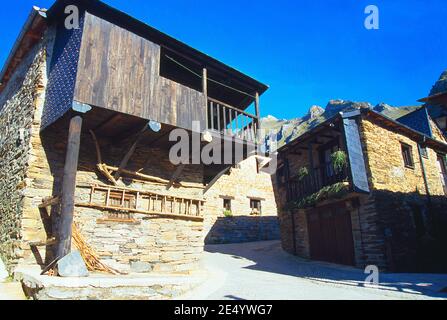 Architettura tradizionale. Peñalba de Santiago, provincia di Leon, Castilla Leon, Spagna. Foto Stock