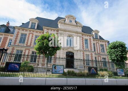 Parigi, Francia. 25 Gennaio 2021. File foto scattata il 21 aprile 2020 mostra una vista dell'Institut Pasteur di Parigi, Francia. L'Institut Pasteur, uno dei principali centri di ricerca scientifica francesi, ha annunciato il 25 gennaio 2021 di aver lanciato un progetto di sviluppo di un vaccino candidato COVID-19, che ha utilizzato il vettore del morbillo dopo una sperimentazione clinica, ha dimostrato che non era sufficiente per le risposte immunitarie. Credit: Jack Chan/Xinhua/Alamy Live News Foto Stock