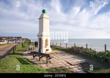 Meridian Monument (George V Memorial) a Peacehaven (Sussex orientale) Punto di partenza del Greenwich Meridian Trail Foto Stock