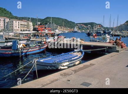 Bonifacio, Corsica, Francia (scansionato da Fujichrome Velvia) Foto Stock