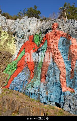 Primo piano di dipinti sul Murale della Preistoria, Muro Preistorico, di Leovigildo Gonzalez, Valle dei Vinales, Pinar del Rio, Cuba Foto Stock