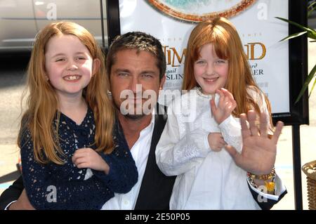 Gerald Butler e nieces Katie e Rachel Butler arrivano per la prima mondiale di 'Nim's Island' al Grauman's Chinese Theatre di Hollywood, CA, USA domenica 30,2008 marzo. Foto di David Miller/ABACAPRESS.COM Foto Stock